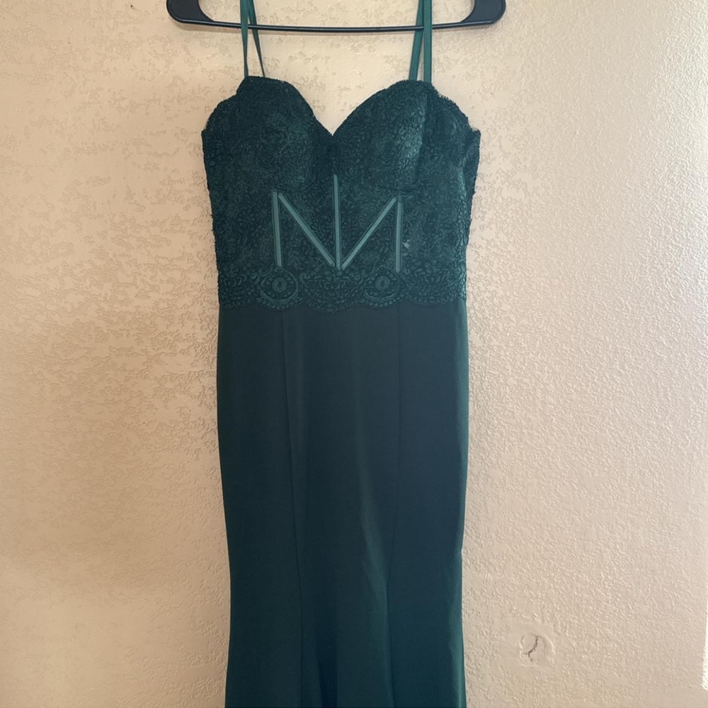 Elegant Green Lace Evening Dress